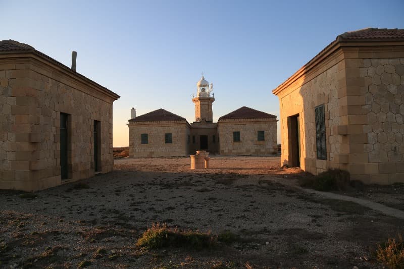 Faro de Punta Nati